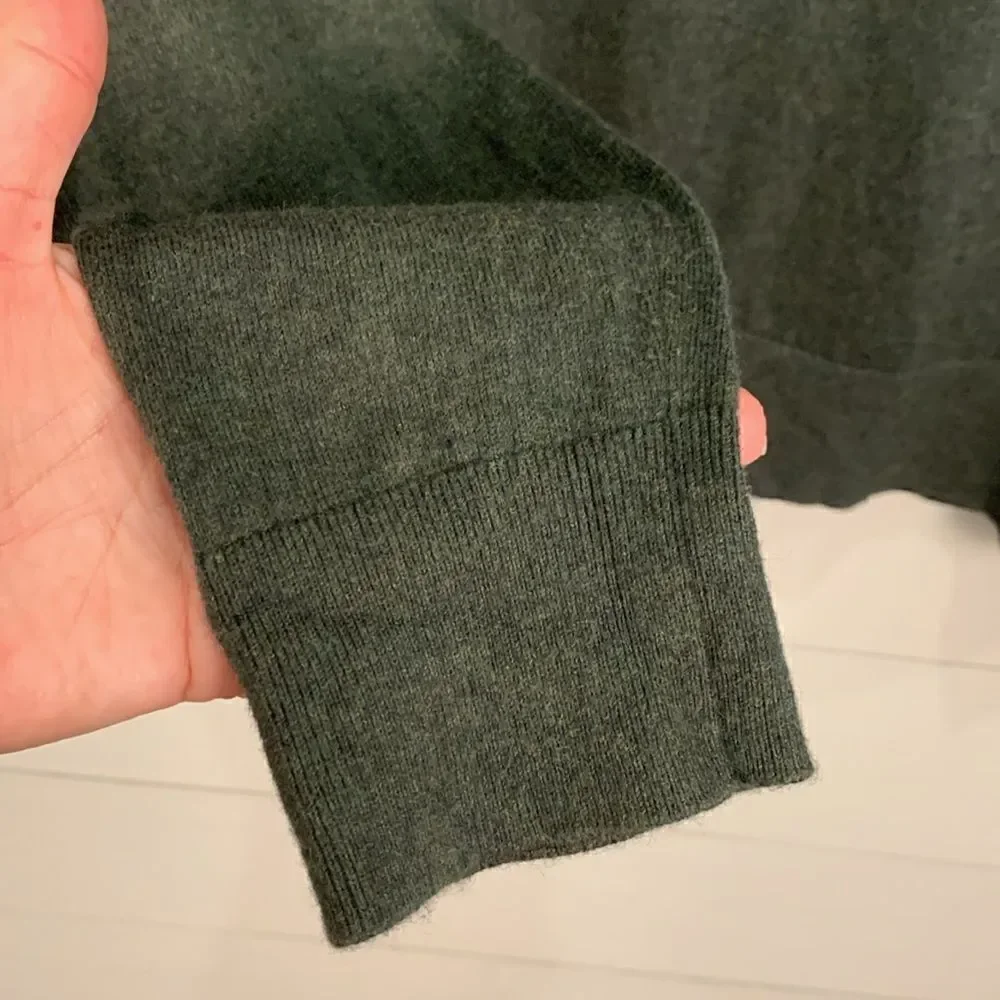 Banana Republic dark green cotton cashmere blend lightweight sweater size medium